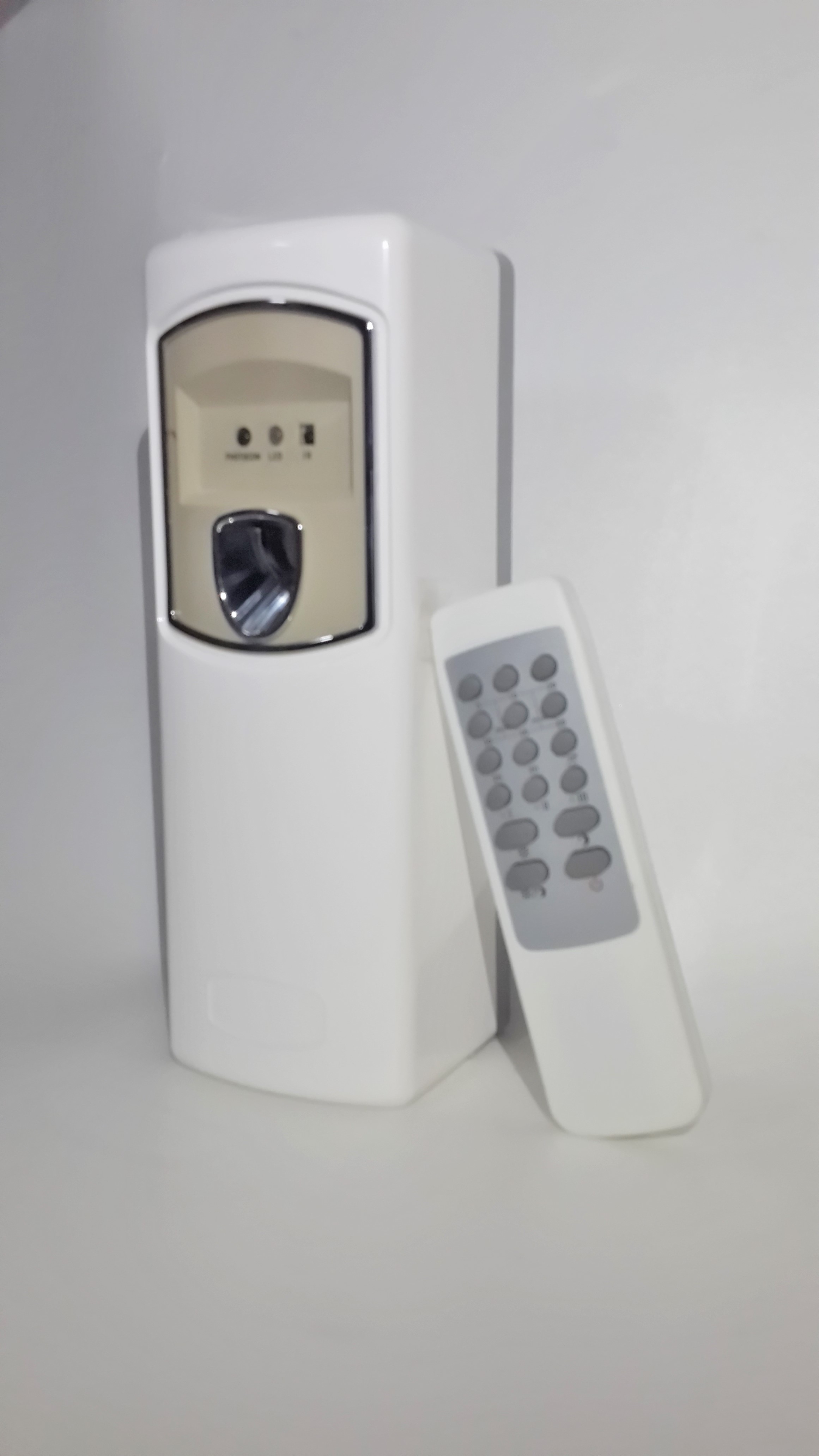 Mahek Automatic Air/Room Freshener Machine With Remote & Refill & cell