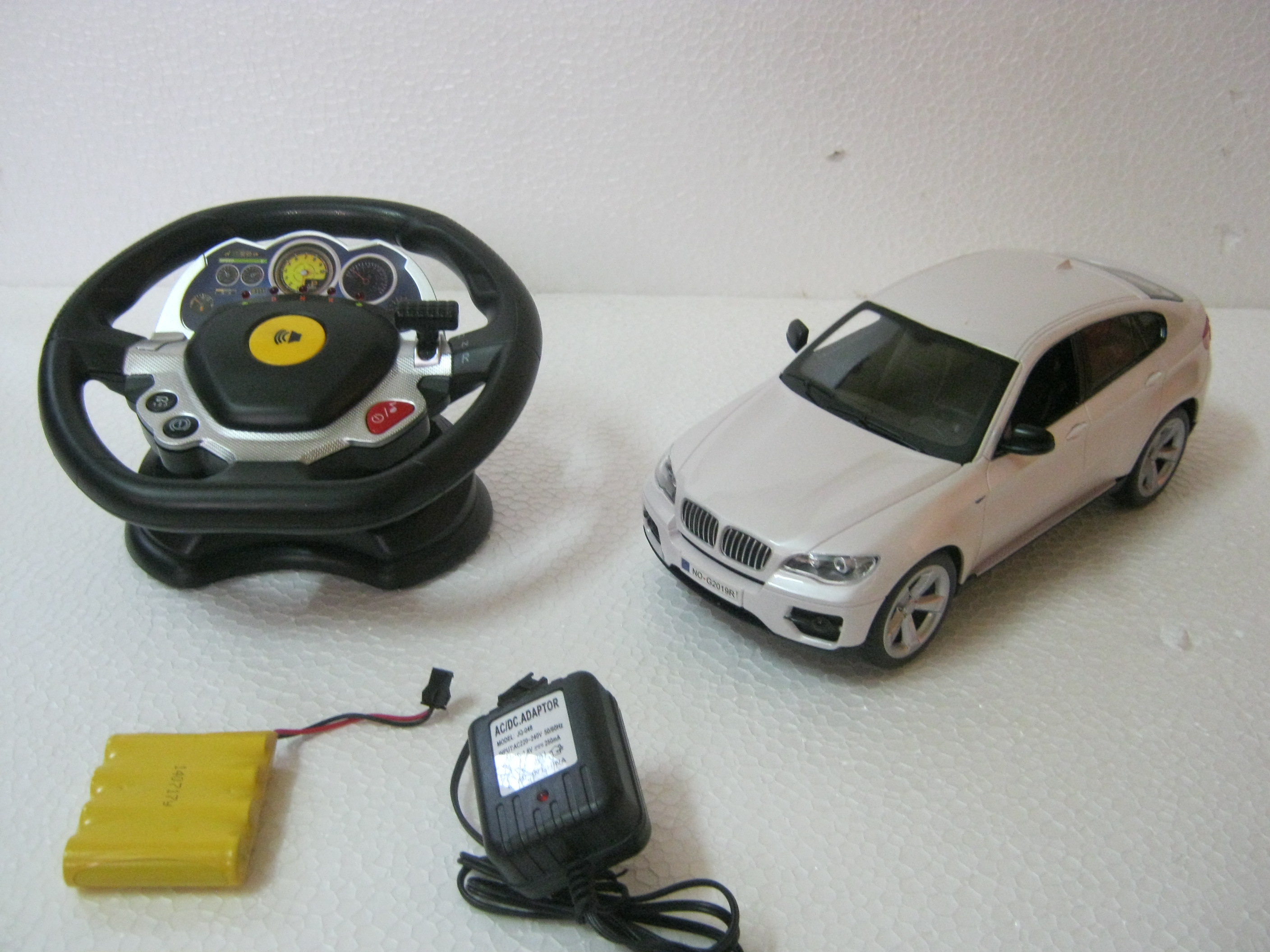 UNIQUE RECHARGEABLE REMOTE CONTROL CAR WITH STYLISH