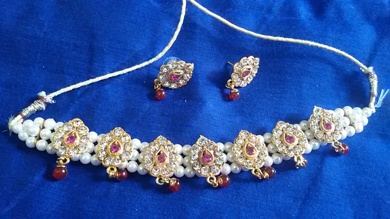 Buy Yashashri Maharashtrian Moti Chinchpeti with earrings Online @ ₹249 ...