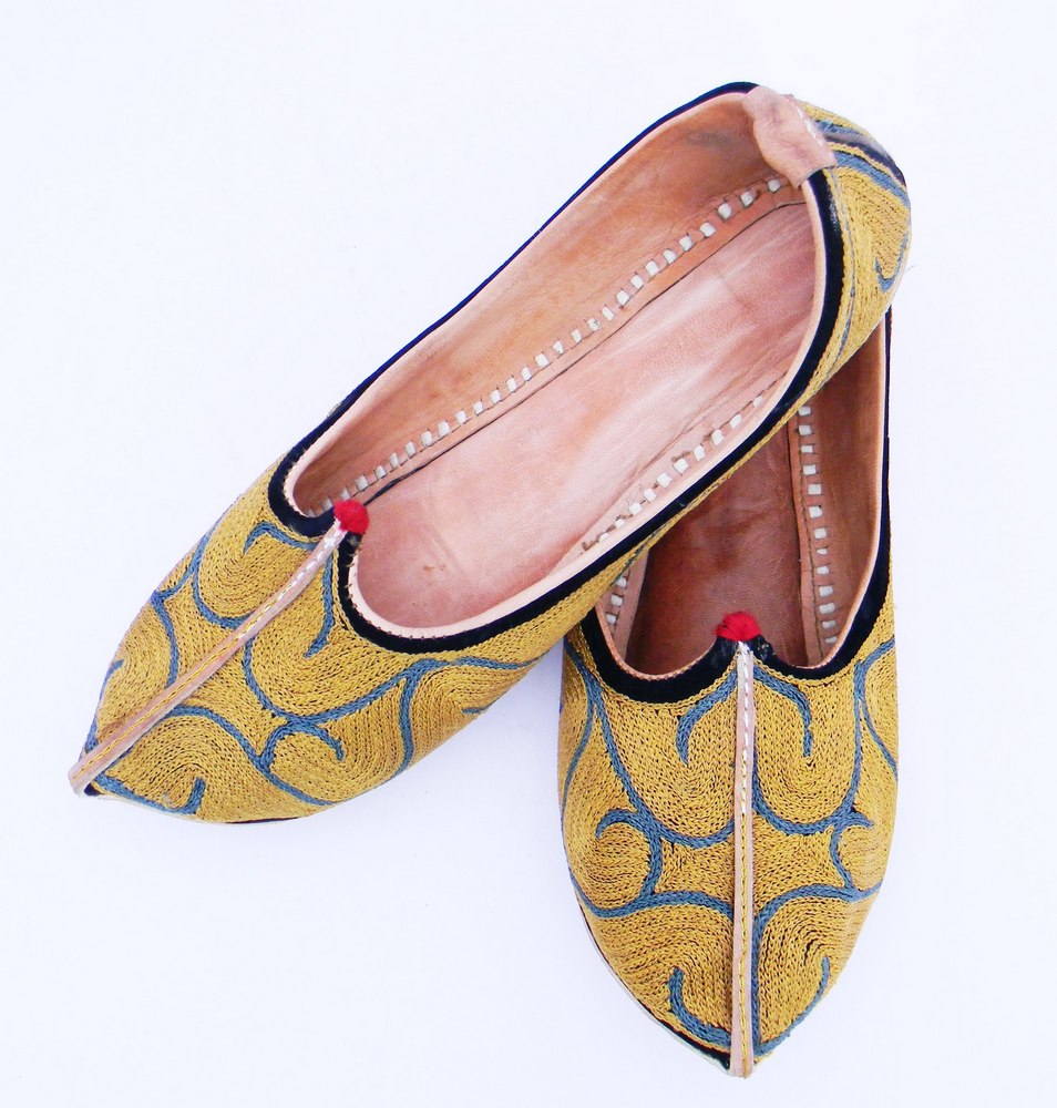 Buy Sunahari Yellow Handmade Mojari (Jutti) Online @ ₹890 from ShopClues