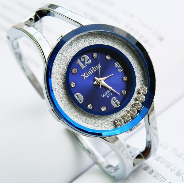 Buy Addic Round Dial Silver Metal Strap Analog Watch For Women Online ...