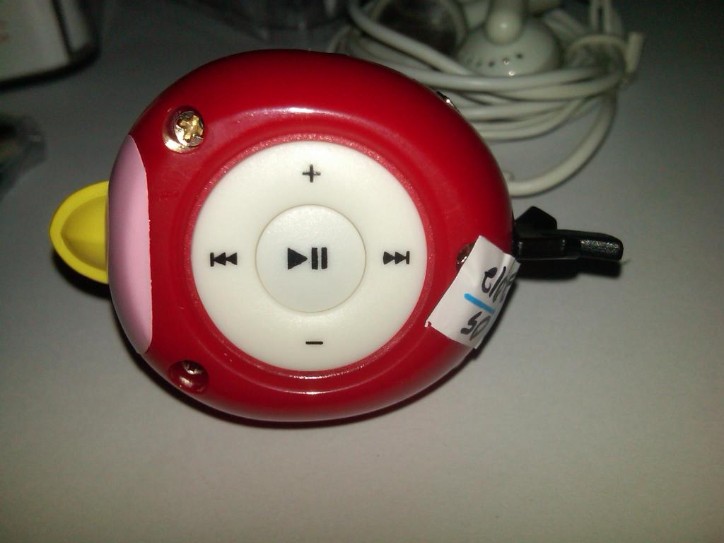 ALL NEW STYLE MP3 PLAYER WITH MICRO SD CARD SLOT EXPENDABLE UPTO 4GB