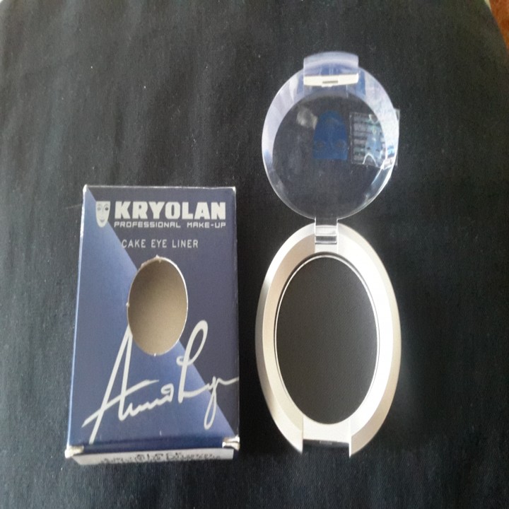 Buy KRYOLAN Professional Cake Eye Liner 3.5gm Online ₹799 from ShopClues