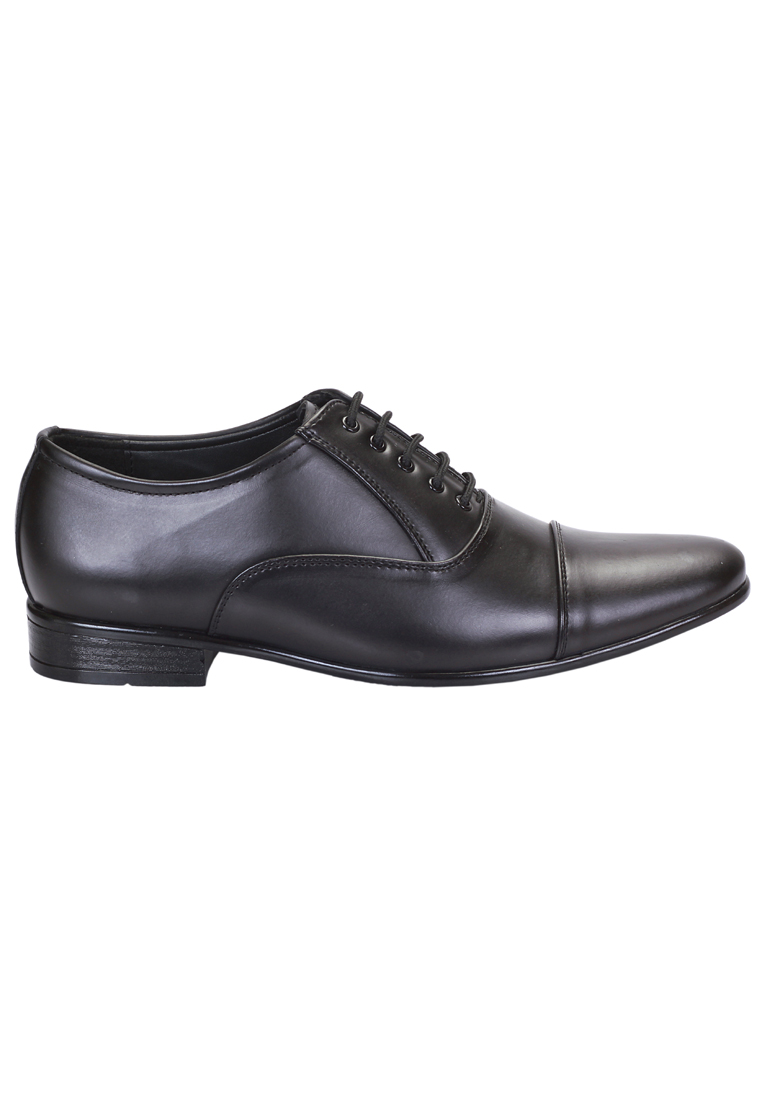 Buy San Frissco Men Black Lace-up Formal Shoes Online @ ₹2795 from ...