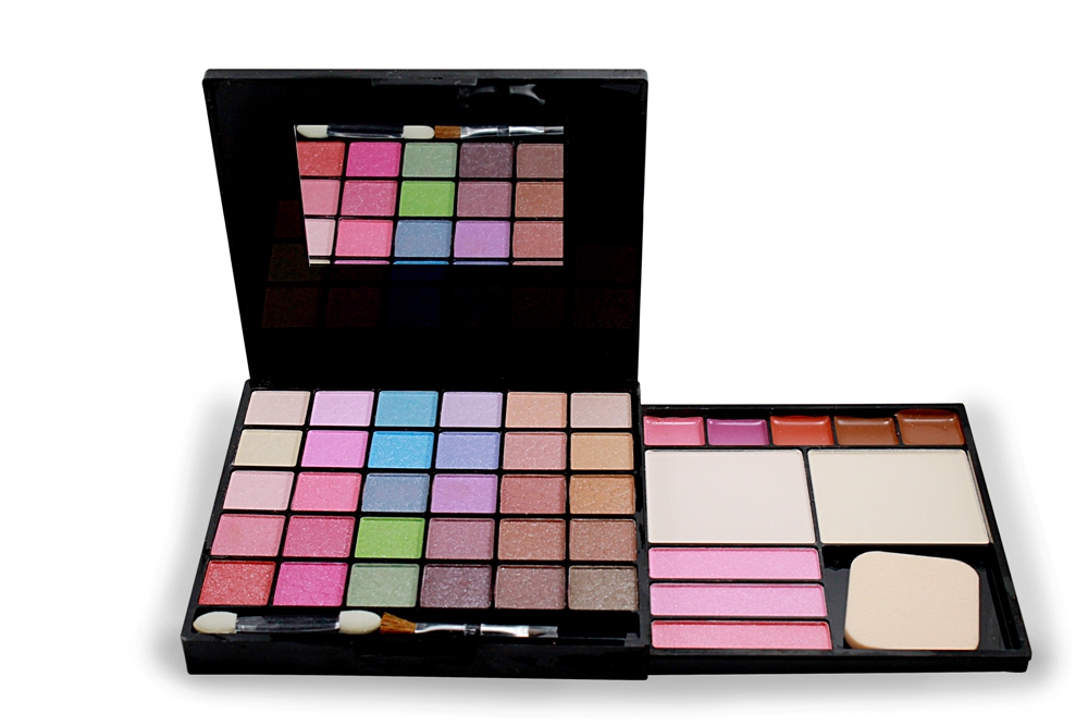 Buy TYA FASHION MAKE UP KIT ENJOY REFRESHING AND BLEMISHLESS MAKEUP ...