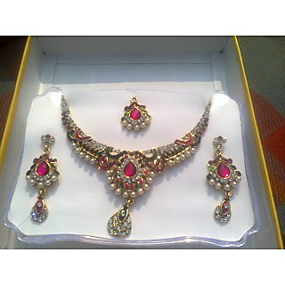 Combination Of Stones And Kundan Work With A Beautiful Belnd Of Green And Golden Jewellery Set