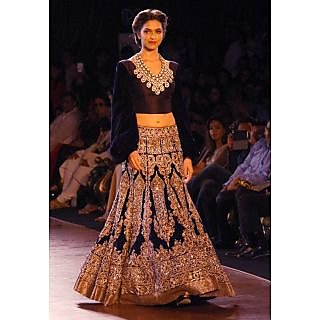 10 Deepika Padukone Bridal Looks That Will Never Go Out Of Style - Wedbook