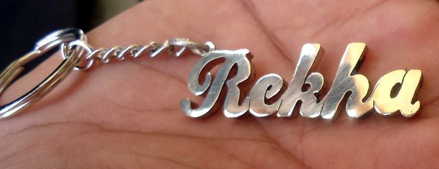 Rekha deals name locket