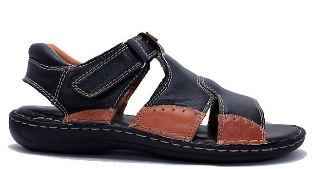 Buy AE Leather Flip Flop online | American Eagle Outfitters UAE