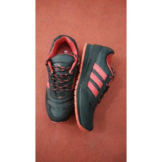 Sports shoes grip top