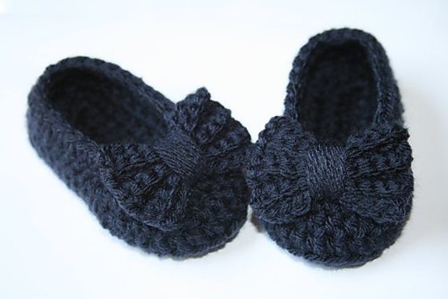 handmade baby woolen shoes