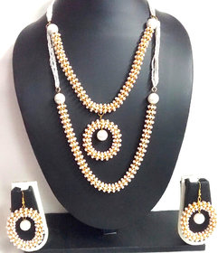 White Pearl Round Pendant Ajgar Necklace Set
