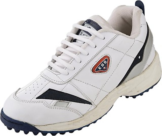 ess cricket shoes