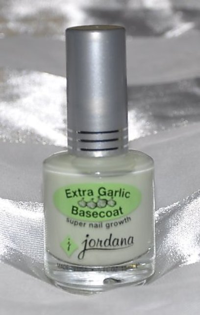 1/2 tsp aloe vera gel 1/2 tsp castor oil 1 vitamin E capsule a garlic clove  | Nail growth, Diy nails, Brittle nails