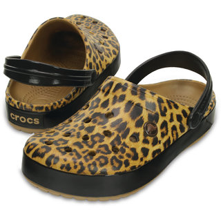 tan crocs men
