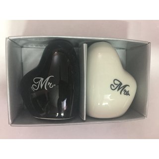 Gift Set Of Salt Pepper In Heart Shape Small Cute Desig