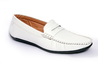 Online Footwear: Loafers Collection Upto 34% Off | Shopclues.com