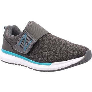 sports shoes below 1000