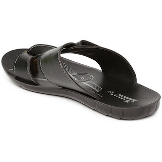 paragon men chappals