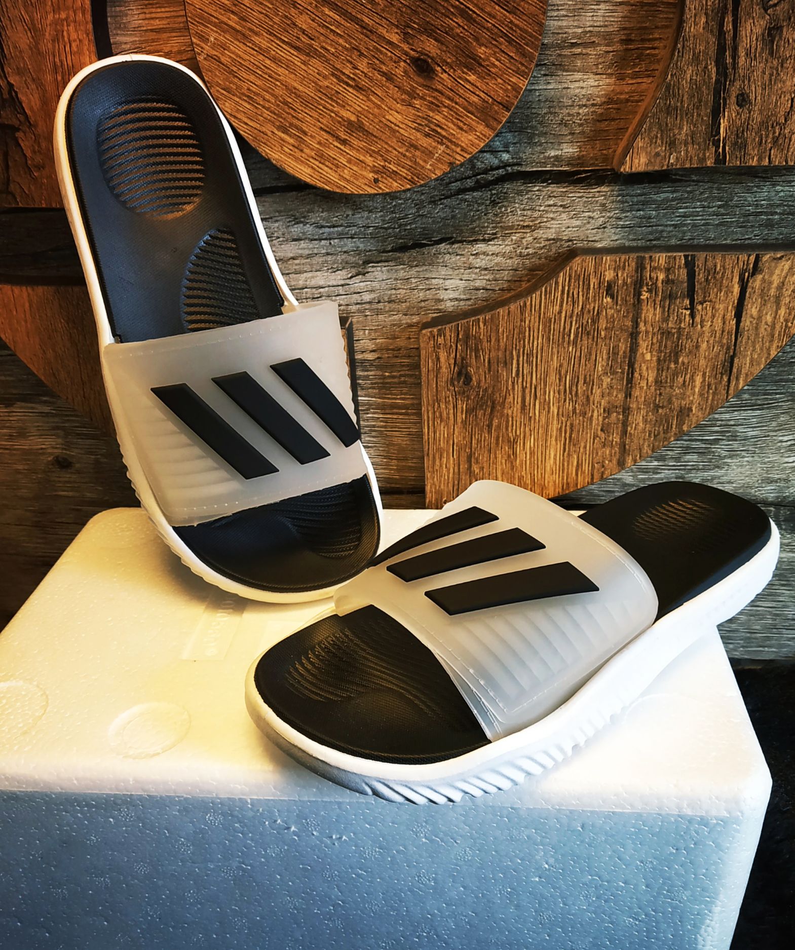 rockstud glittered rubber flip flop