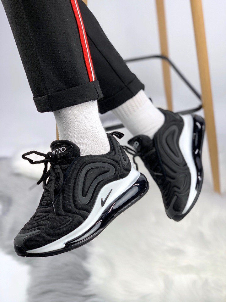 Buy NIKE AIR MAX 720 RUNNING AND TRAINING SHOES (BLACK) Online @ ₹2495 ...