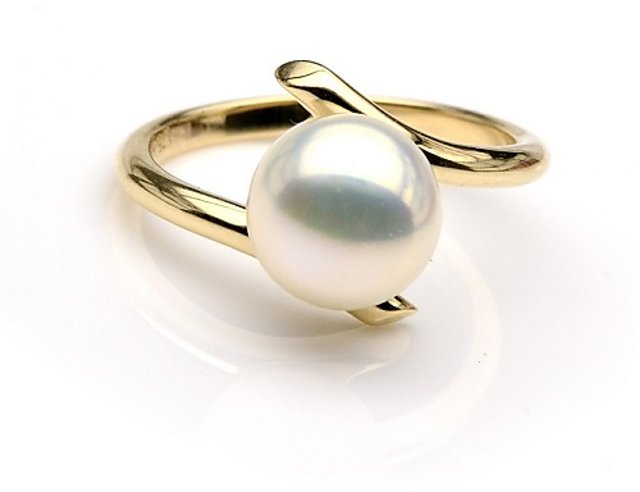 Aurea Gold Ring with White Freshwater Pearl | Neola Design