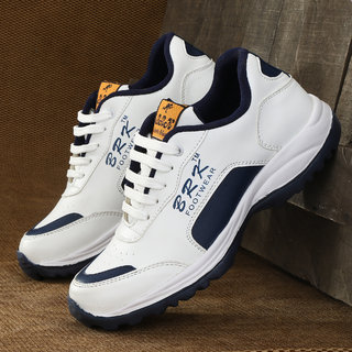 Shopclues sports shoes offer top