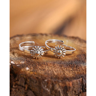 Buy Voylla Silver Flower Motif Adjustable Toe Rings Online 649