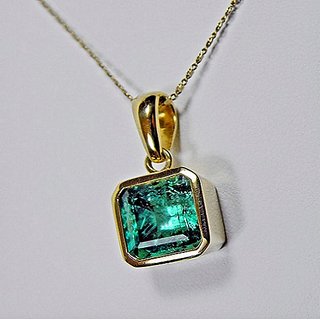                       Unheated Emerald Stone 5.5 Ratti Gold Plated Pendant By CEYLONMINE                                              