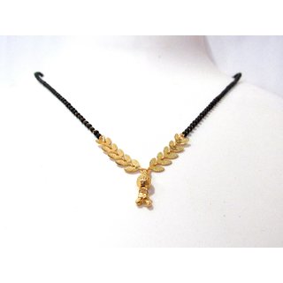                       Golden Drop Leaf Layer Manglaustra Necklace                                              