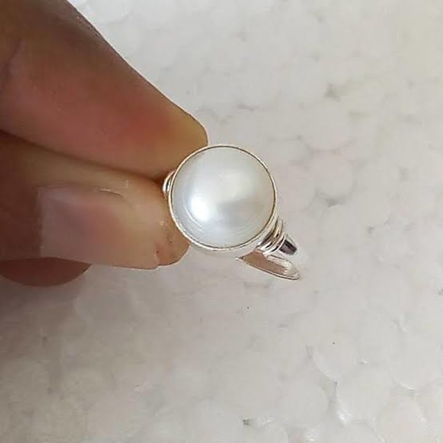 Ramneek Jewels Divya Shakti 8.25-8.50 Ratti Pearl Silver Ring (Moti/Mukta  Silver Ring) AAA Quality Gemstone (10) : Amazon.in: Jewellery
