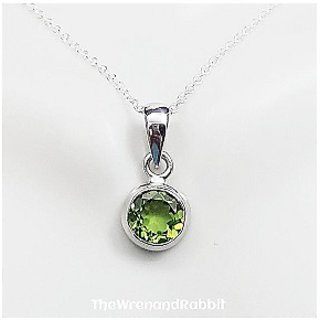 9 Ratti Peridot Pendant With Natural Moti Silver Stone Pendant without chain by CEYLONMINE 9 Ratti Peridot Pendant With Natural Moti Silver Stone Pendant without chain by CEYLONMINE