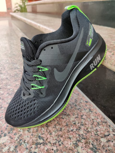 nike run structure 15 black running shoes