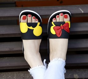 Kavsun Womens Black Slides