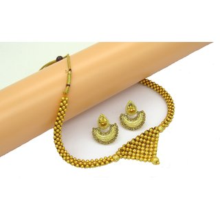                       Tringle pendant thushi necklace set                                              