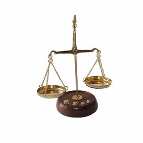 Traditional Brass Tarazu/Vintage Weighing Machine with Round Wooden Base Showpiece with Weighing Capacity of 10gm (Small