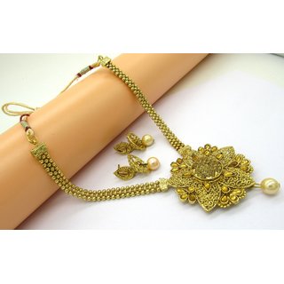                       Golden Flower Design Pendant Necklce Set                                              
