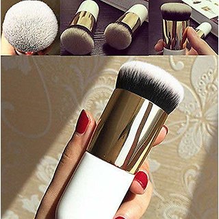                       Makeup Fever Professional Foundation  Brush                                              