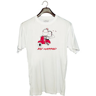                       UDNAG Unisex Round Neck Graphic 'Couple | Just Married couple on red scooter' Polyester T-Shirt White                                              