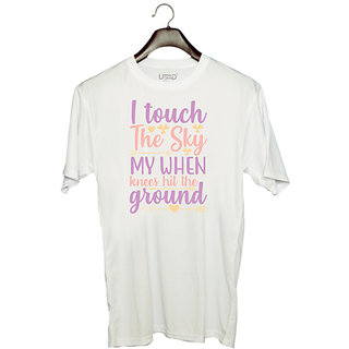                      UDNAG Unisex Round Neck Graphic 'Sky | i touch the sky when my knees hit the ground' Polyester T-Shirt White                                              