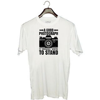                       UDNAG Unisex Round Neck Graphic 'Cameraman | A GOOD PHOTOGRAPH IS KNOWING WHERE TO STAND 2' Polyester T-Shirt White                                              