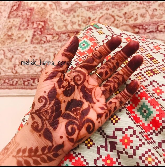 Discover the Beauty of Black Natural Amina Henna Mehendi