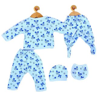                       New Born Woolen Winter Wear (New Born 0-3 Months Only) Complete Clothes Set of 5 Pcs.  1 pc. Baby Bib  1 pc. Baby Cap                                              