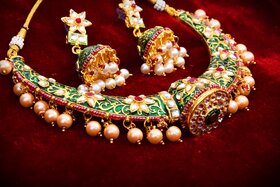Wedding Indian Kundan Gold Plated Royal Green hasli (necklace) with rose gold pearls and earrings for wedding, Bollywood