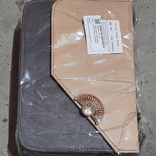                       29K Handbags Cream/grey                                              