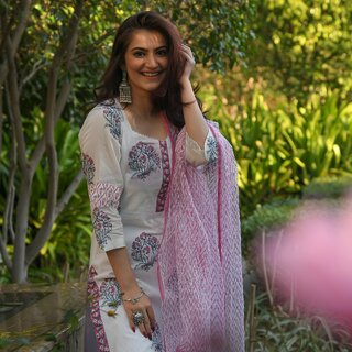                       SVB White Colour Floral Print Kurta Set                                              