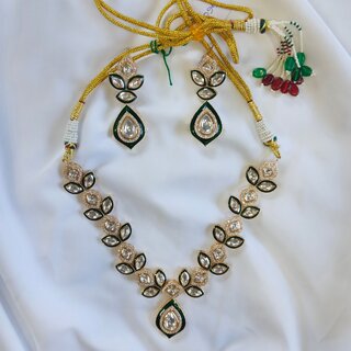                       Emerald green kundan necklace set                                              