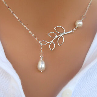 Leaf Asymetric Design with Pearl Hanging Leaf Asymetric Design with Pearl Hanging