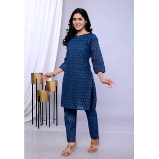                       KurtaKraze Kurti With Pent Set                                              