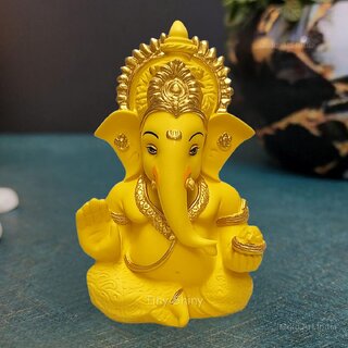                       Tiny Shiny Finish Ganesha Ji Idol Statue for Car Dashboard Idol Home Decor Puja                                              